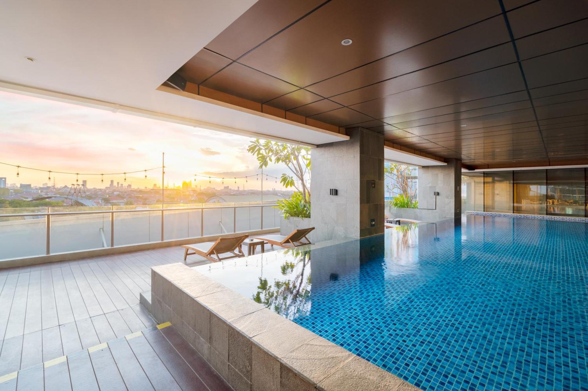 Oakwood Hotel&Residence Surabaya Exterior foto